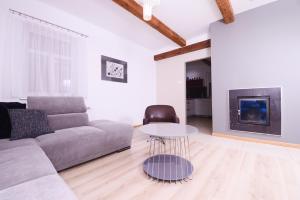 Televízia a/alebo spoločenská miestnosť v ubytovaní Apartament Topczewo