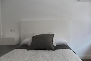 Łóżko lub łóżka w pokoju w obiekcie Piso en Monasterio de Caaveiro