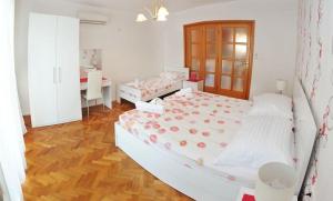 Apartments Majić客房内的一张或多张床位