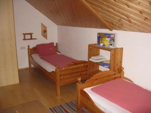 a bedroom with two twin beds in a attic at Haus Pfarrkirchner in Mauterndorf