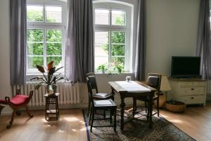 TV a/nebo společenská místnost v ubytování Landhof Liebsch, mit Pool und Sauna