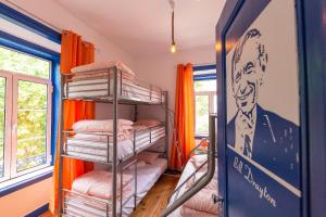 Katil atau katil-katil dalam bilik di Help Yourself Hostels - Parede +45 gambar