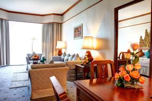 Posezení v ubytování The Empress Hotel - SHA Extra Plus