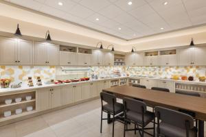 A kitchen or kitchenette at Hyatt Place Page Lake Powell
