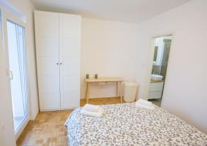 Ein Bett oder Betten in einem Zimmer der Unterkunft Isolana Apartment