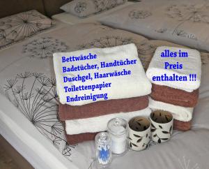 A bed or beds in a room at Peedy's luxuriöse 60m² Wohnung mit Balkonterrasse