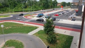 Une autoroute avec beaucoup de voitures sur la route dans l'établissement Oasi del piacere, à Pise 2 autres photos