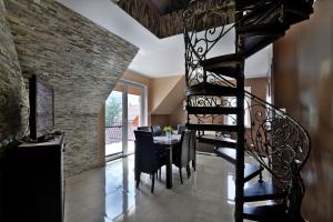 Μια τηλεόραση ή/και κέντρο ψυχαγωγίας στο APARTAMENT PIOTR i PAWEŁ 8 os KRYNICA MORSKA DELUXE 2 poziomy