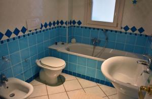 Et badeværelse på Taormina Sunny Apartment - Taormina Holidays