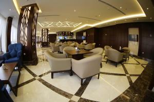 הלאונג' או אזור הבר ב-SAS Al Olaya Hotel Suites