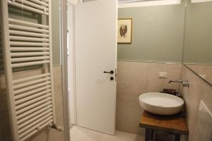 Bilik mandi di Juliet's nest in Verona