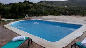 Bazén v ubytování Cortijo de la Cruz nebo v jeho okolí