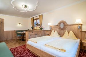 Postel nebo postele na pokoji v ubytování Hotel Garni Ransburgerhof