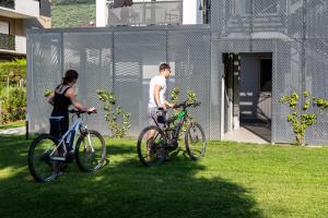 Garda Life tesisinde veya etrafında bisiklete binme