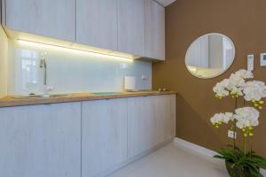 Kuchyň nebo kuchyňský kout v ubytování Boutique Apartments "7 Angels" + 105 fotografií