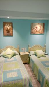 מיטה או מיטות קומותיים בחדר ב-Casa Santiago
