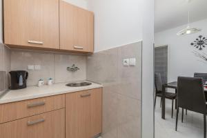 Kuchyňa alebo kuchynka v ubytovaní Guest House Ravnić
