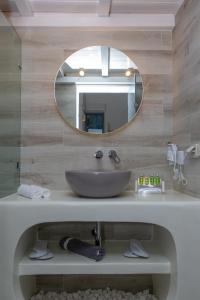 A bathroom at Naxos Riviera Suites