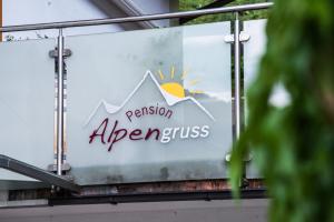 Certifikát, hodnocení, plakát nebo jiný dokument vystavený v ubytování Pension Alpengruss