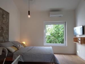 En eller flere senge i et værelse på Villa Ane