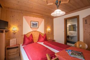 Postel nebo postele na pokoji v ubytování Pension Alpengruss