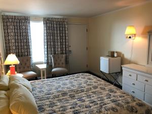 Adams Ocean Front Resort客房内的一张或多张床位