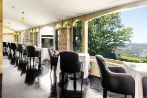 
A restaurant or other place to eat at Mount Lofty House
