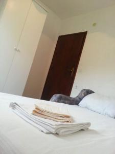 Łóżko lub łóżka w pokoju w obiekcie Apartment Živković