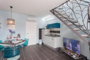 Kuchyň nebo kuchyňský kout v ubytování Luxury Apartments Marhella & Jakov