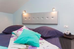 Postel nebo postele na pokoji v ubytování Luxury Apartments Marhella & Jakov