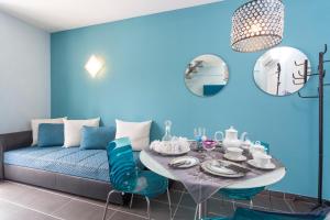 Postel nebo postele na pokoji v ubytování Luxury Apartments Marhella & Jakov