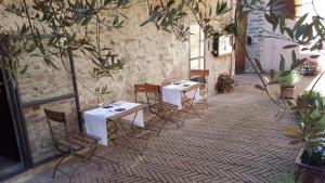 A restaurant or other place to eat at Torre della Botonta