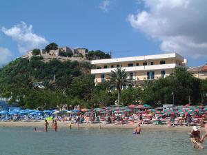 a group of people on a beach with umbrellas at Hotel Capital in Cupra Marittima