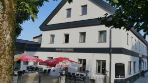 Imagem da galeria de Gasthof Schiefer Zur Zugbrücke em Bad Kreuzen