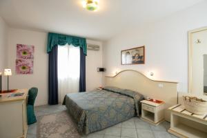 Postel nebo postele na pokoji v ubytování Hotel Elpiro