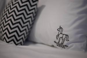 A bed or beds in a room at Servus Vendégház