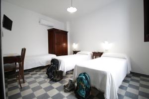 سرير أو أسرّة في غرفة في Ghivine Albergo Diffuso