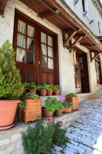 Gallery image of Gkoura hotel in Syrrako +27 photos