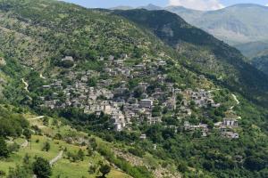 an aerial view of a village on a mountain at Gkoura hotel in Syrrako