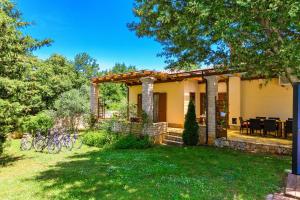 Κήπος έξω από το Holiday Home Sarita