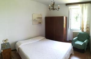 a small bedroom with a bed and a chair at Casa Vacanze da Peppa in Grottazzolina