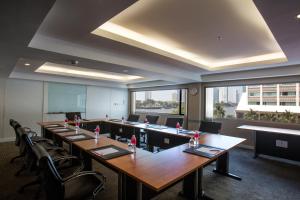Konferenční prostory v ubytování Ramada Plaza by Wyndham Bangkok Menam Riverside + 75 fotografií
