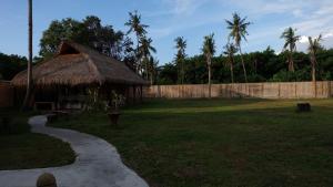 Ein Garten an der Unterkunft Beranda Ecolodge