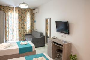 TV a/nebo společenská místnost v ubytování For Rest Aparthotel