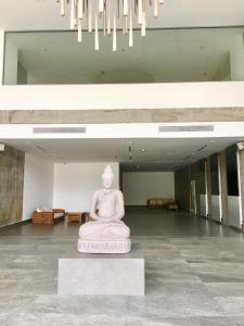 a statue in a large room with a chandelier at Luxury Infinitum in Cartagena de Indias
