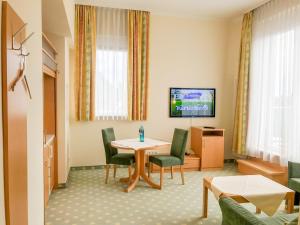 TV a/nebo společenská místnost v ubytování Hotel Birkenhof
