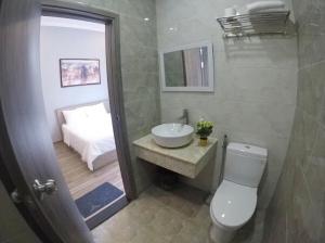Koupelna v ubytování Dalat Memory Inn