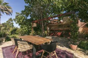 Aed väljaspool majutusasutust Domaine Sesquier Mas d'exception Acacia