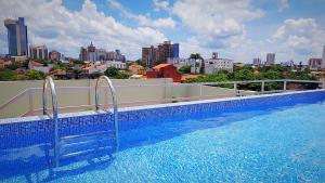 a swimming pool on top of a building with a city skyline at Pacifico Apart Hotel in Santa Cruz de la Sierra