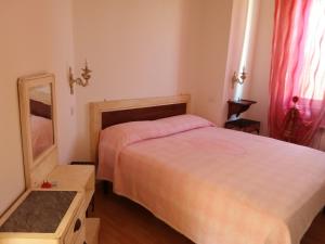 En eller flere senge i et værelse på A Cento Metri dal Mare